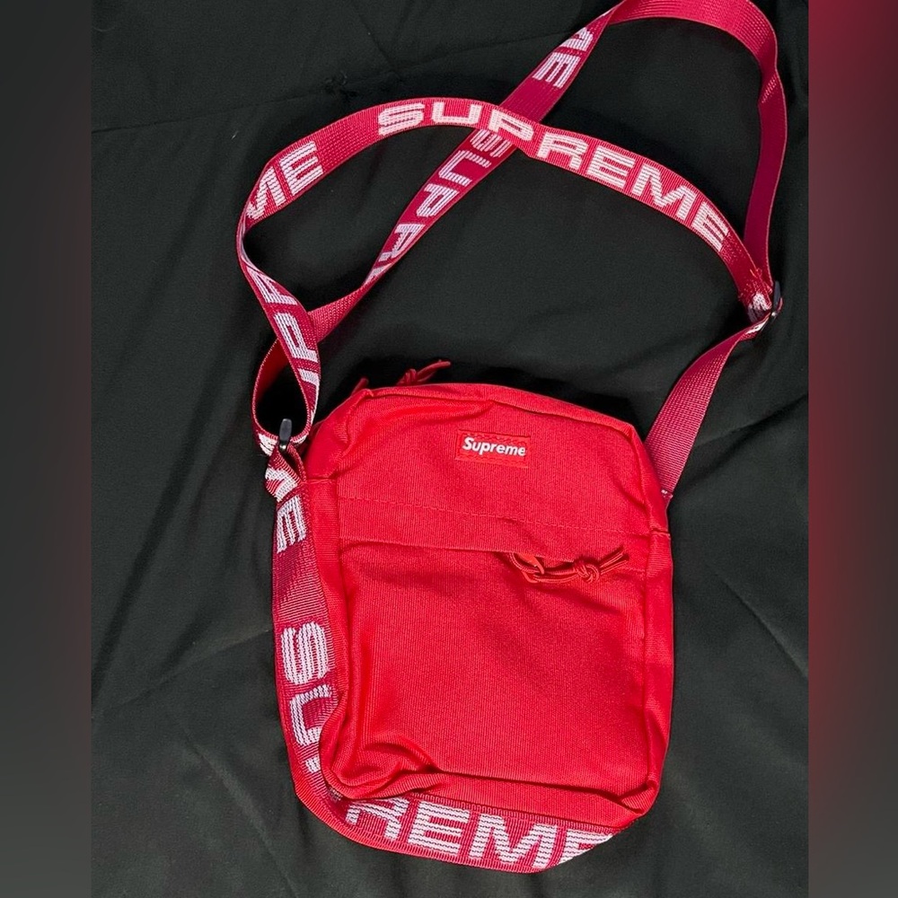 Red Supreme shoulder bag ss18